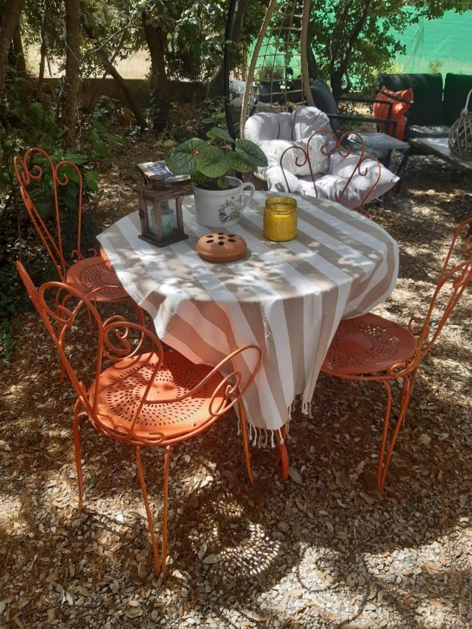 Russan Le Calme De La Garrigue B&B 외부 사진