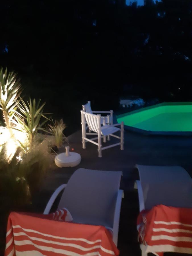 Russan Le Calme De La Garrigue B&B 외부 사진