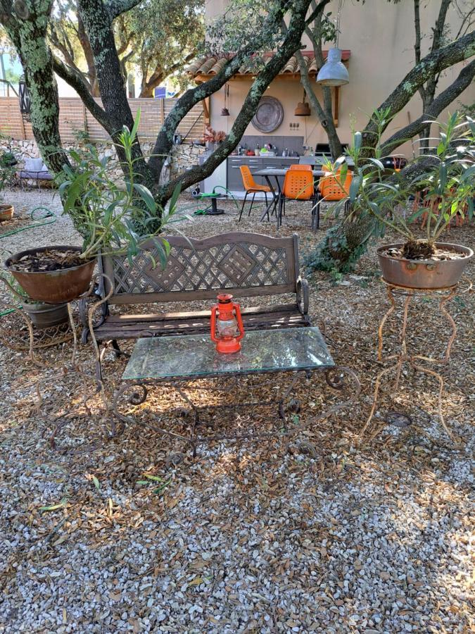 Russan Le Calme De La Garrigue B&B 외부 사진