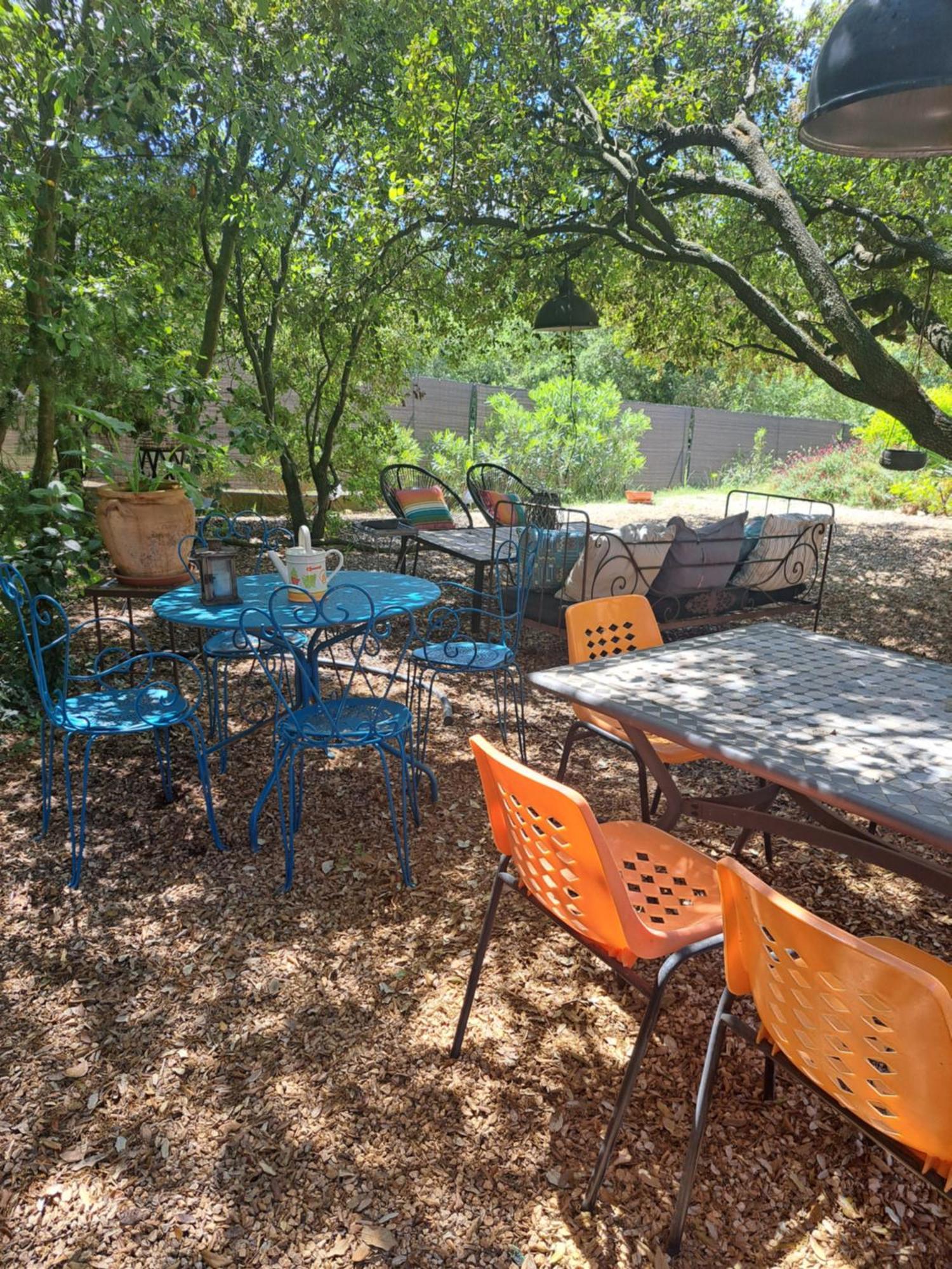 Russan Le Calme De La Garrigue B&B 외부 사진